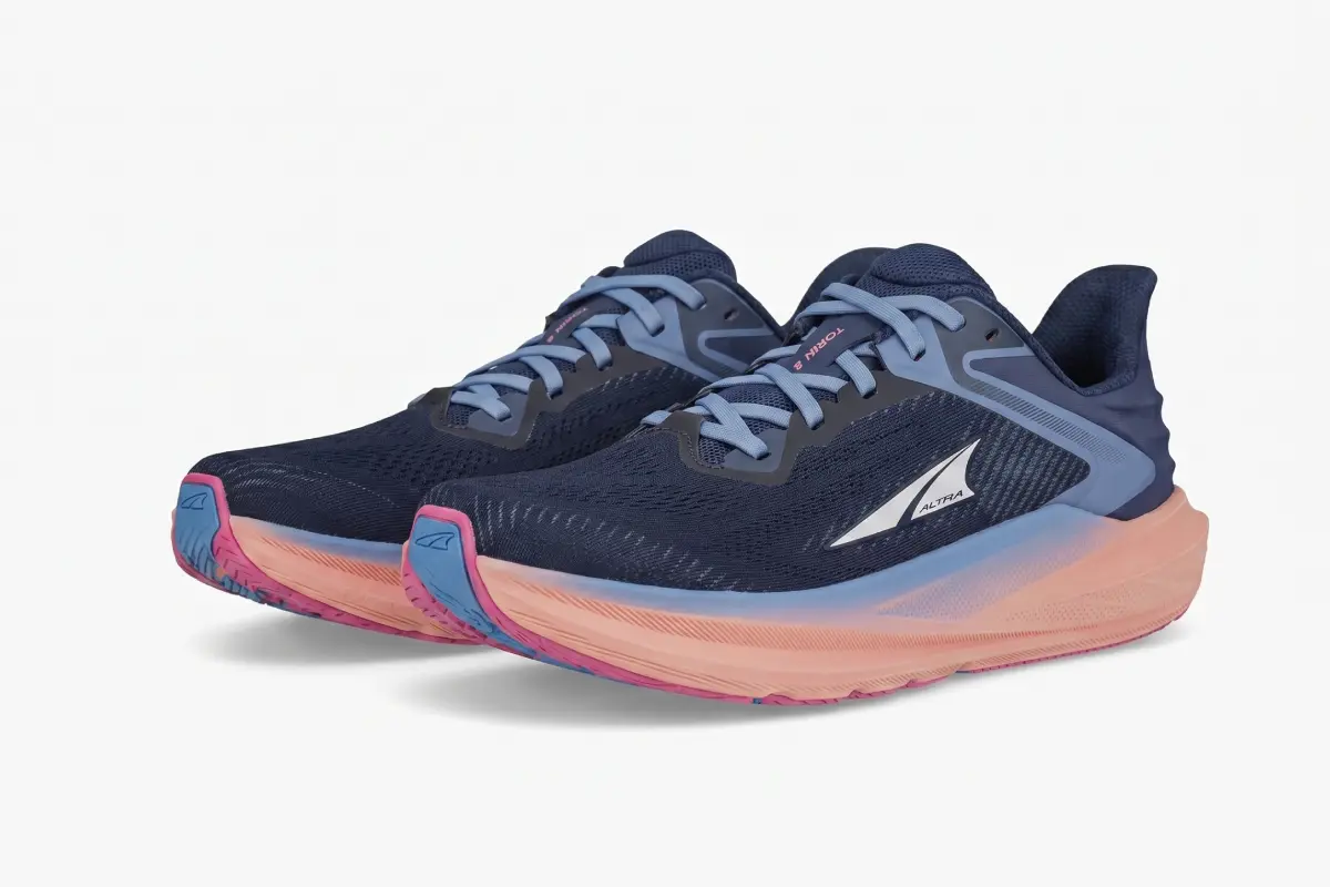 An image of a pair of sneakers Altra Torin 8