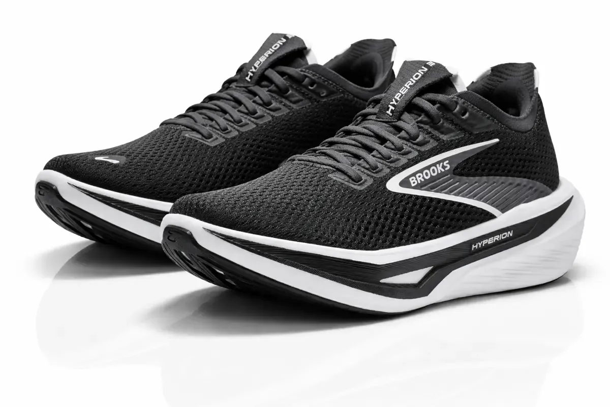 An image of a pair of sneakers Brooks Hyperion Max 3
