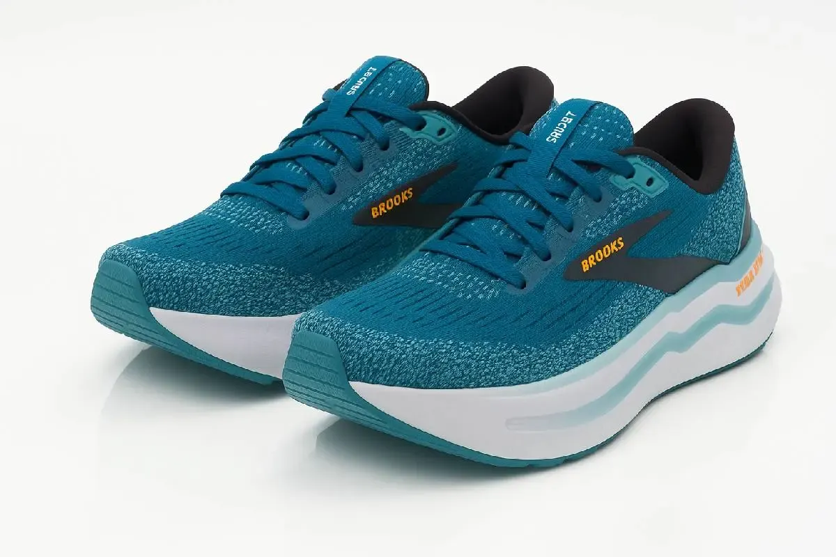 An image of a pair of sneakers Brooks Ghost Max 2