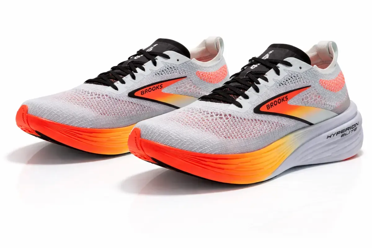 An image of a pair of sneakers Brooks Hyperion Elite 4
