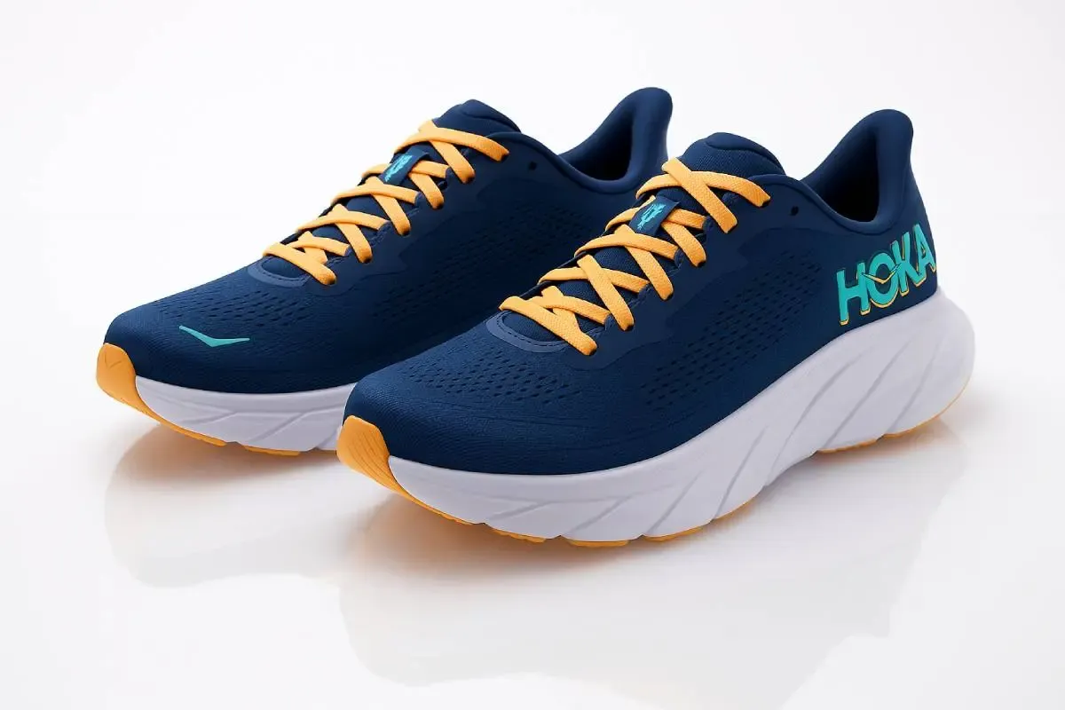 An image of a pair of sneakers Hoka Arahi 7