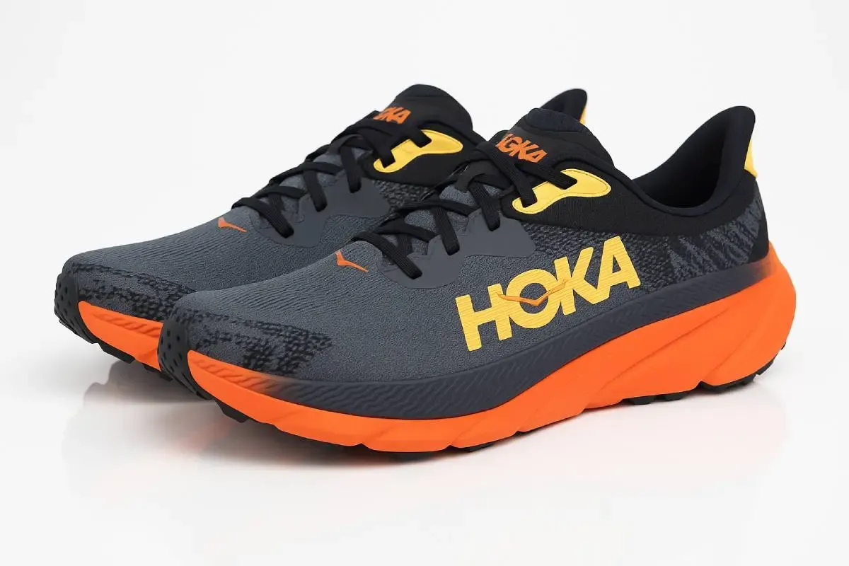 An image of a pair of sneakers Hoka Challenger 7