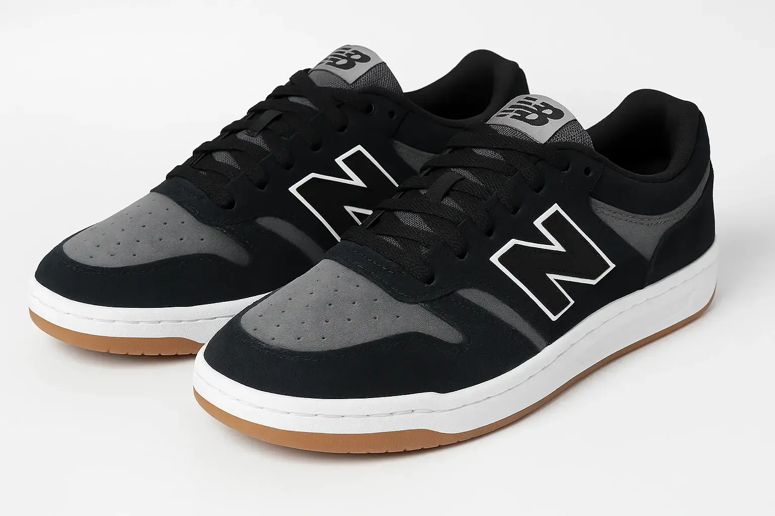 An image of a pair of sneakers New Balance 480