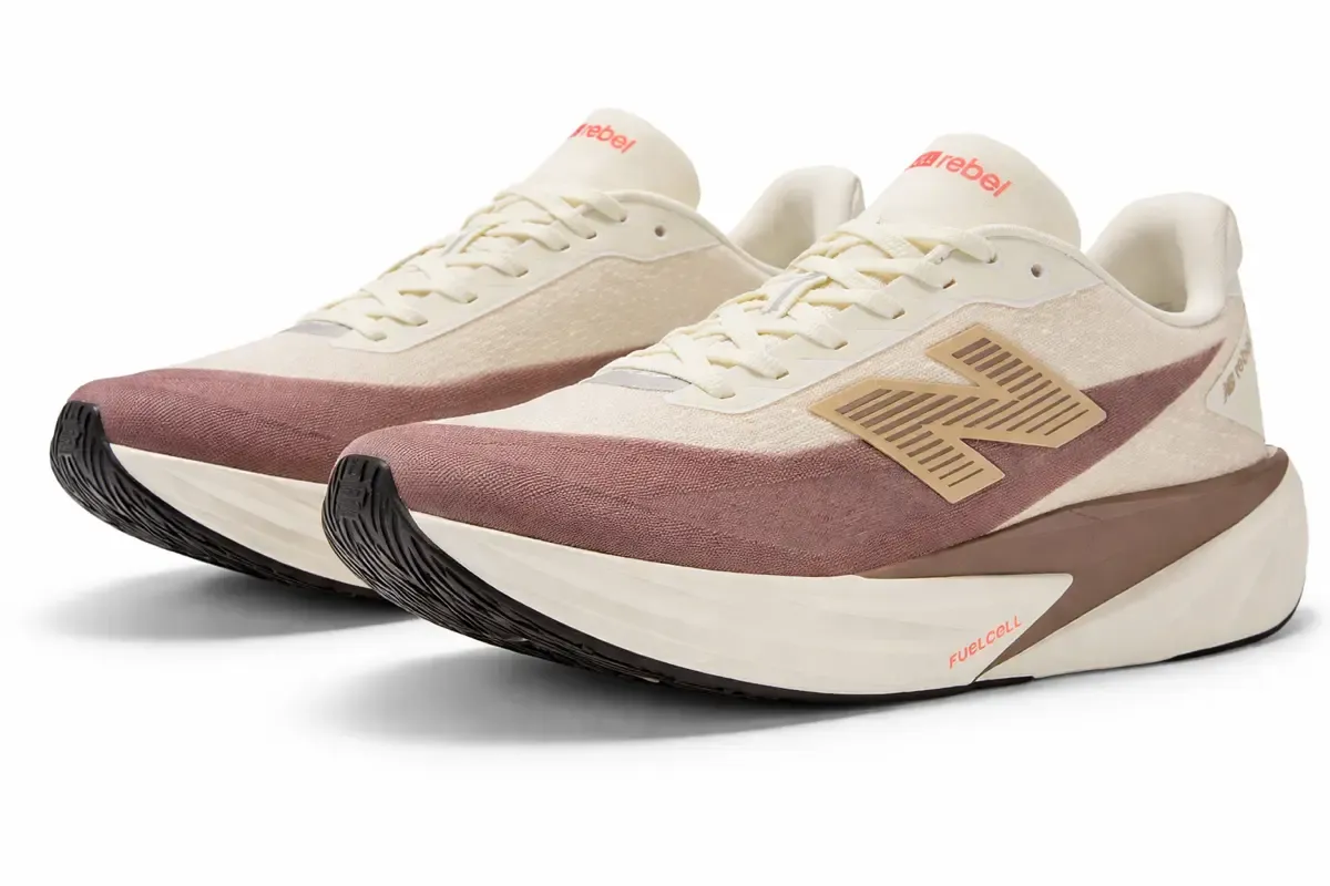 An image of a pair of sneakers New Balance FuelCell Rebel v5