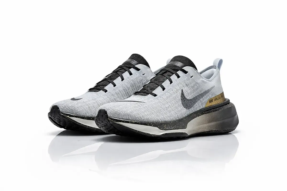 An image of a pair of sneakers Nike Invincible 3