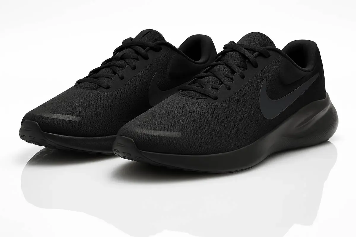 An image of a pair of sneakers Nike Revolution 7