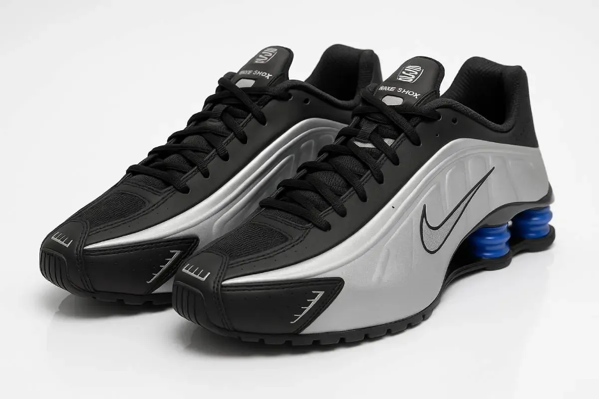 An image of a pair of sneakers Nike Shox R4