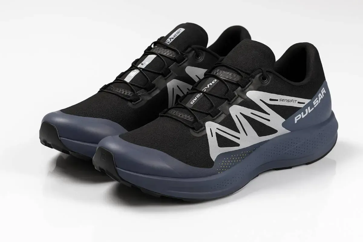 An image of a pair of sneakers Salomon Pulsar Trail